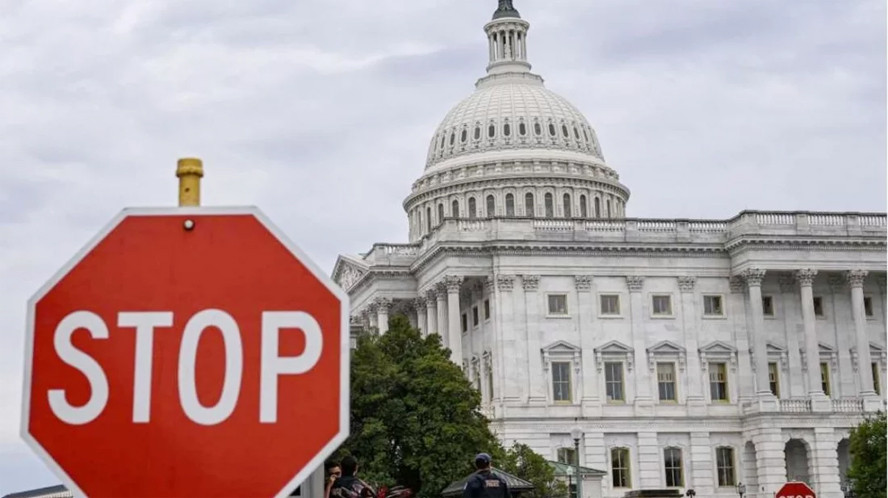 সাময়িক শাটডাউন শুরু যুক্তরাষ্ট্রে