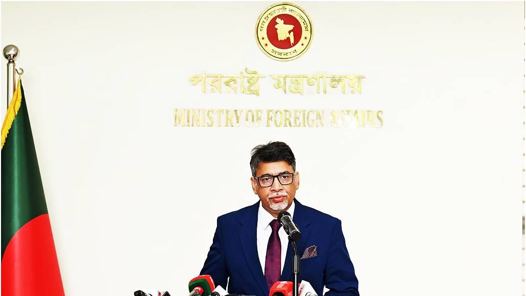 প্রধানমন্ত্রীর দিল্লি সফরে ঢাকার দুই শর্ত
