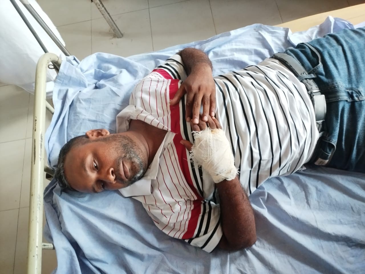 শ্রীপুরে পূর্বশত্রুতার জেরে দুই ভাইয়ের ওপর হামলা ও ছিনতাই, থানায় অভিযোগ