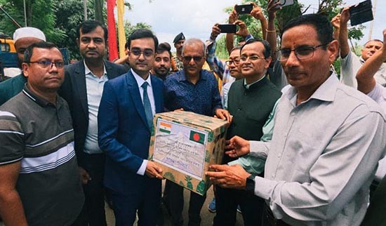 প্রধানমন্ত্রী জন্য  আনারস উপহার পাঠিয়েছেন  ত্রিপুরা রাজ্যের মুখ্যমন্ত্রী