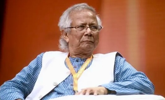 ড. ইউনূসের দেশত্যাগ ঠেকাতে নোটিশ