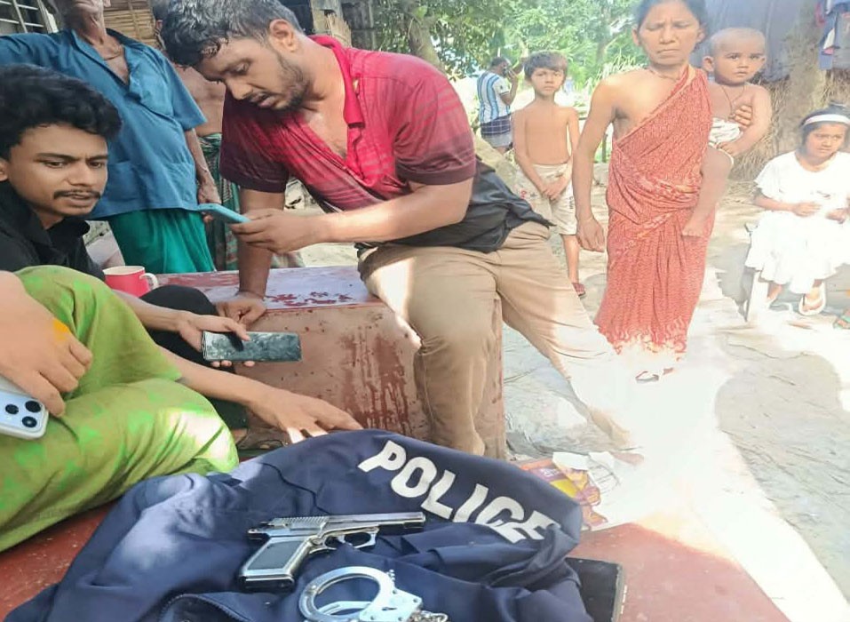 মুকসুদপুরে ভূয়া পুলিশ আটক