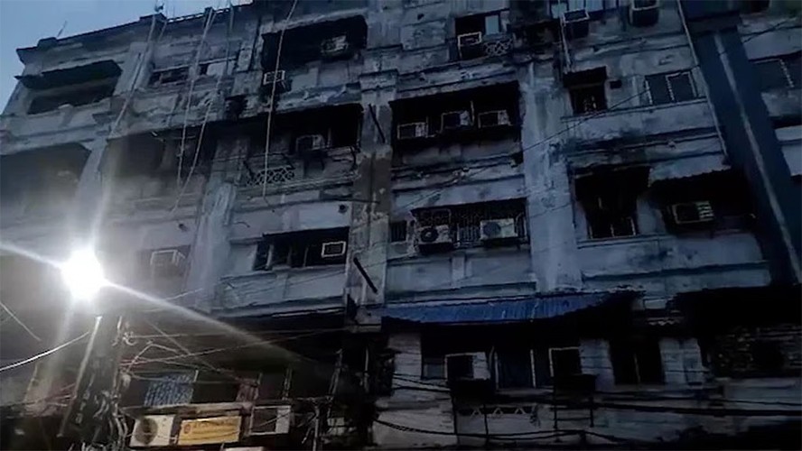 কলকাতায় হোটেলে আগুন: স্ত্রী-সন্তানসহ বাংলাদেশি সাংবাদিক নিহত