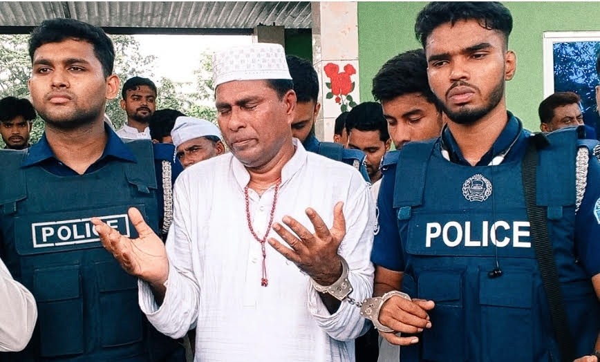 আখাউড়ায় স্বেচ্ছাসেবক লীগ নেতা প্যারোলে মুক্তি পেয়ে মায়ের জানাজায়
